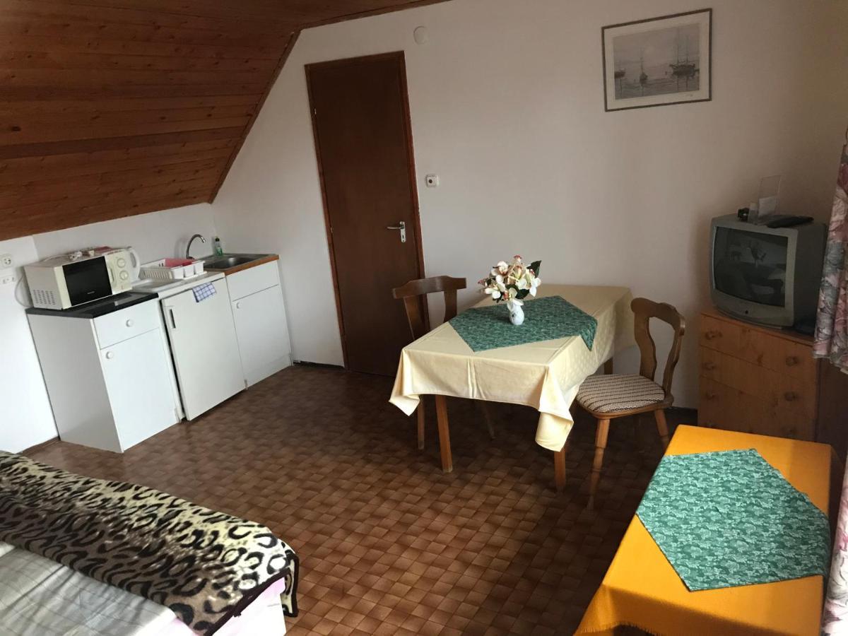 Apartman Berki Margit ヘーヴィーズ エクステリア 写真